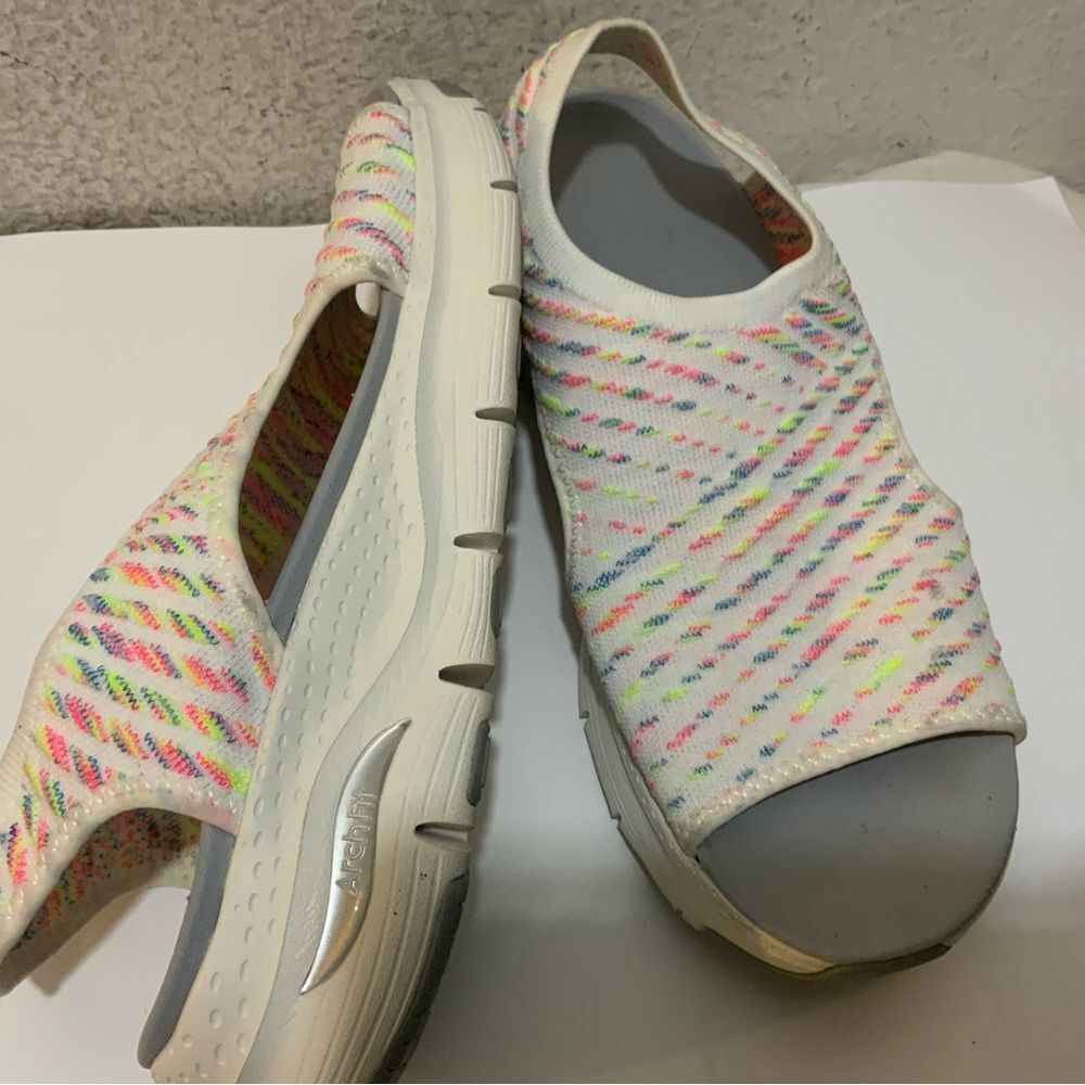 Skechers Women's Arch FIT Catchy Wave Stretch Fit Sandal 10/40